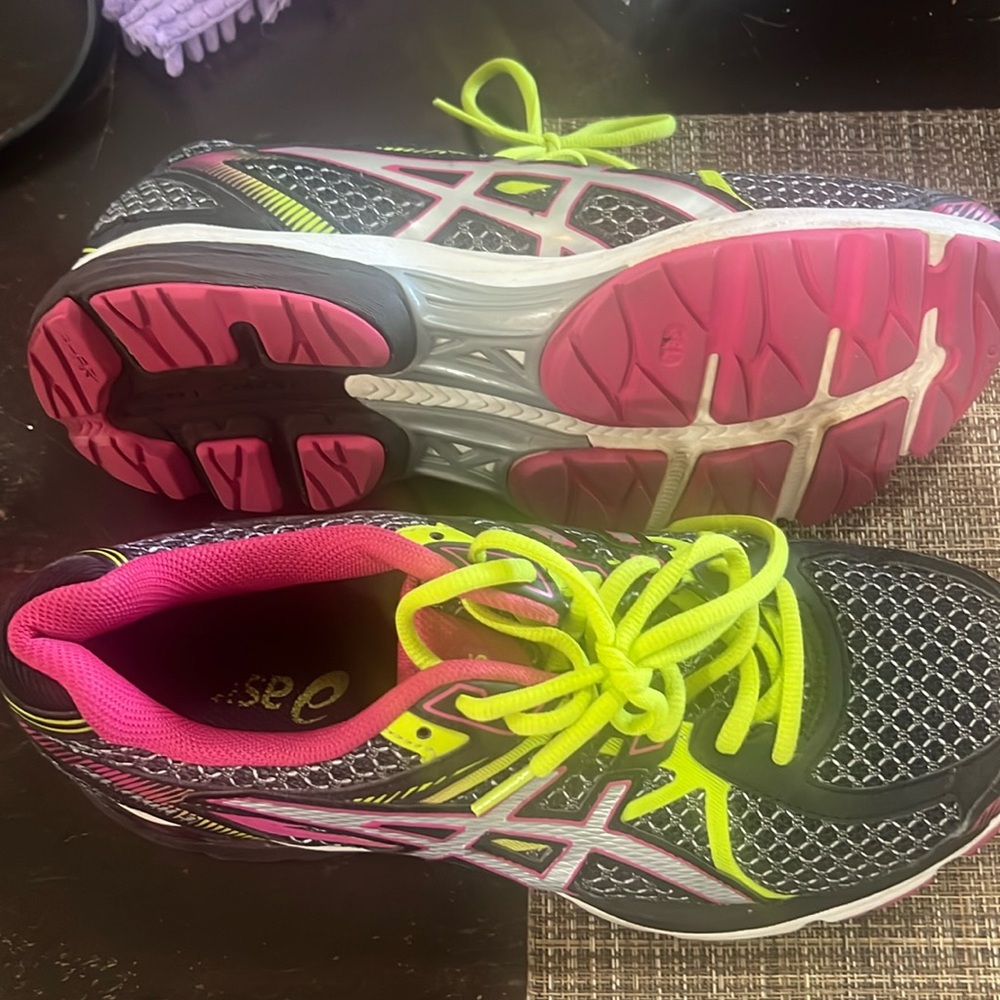 Running shoes